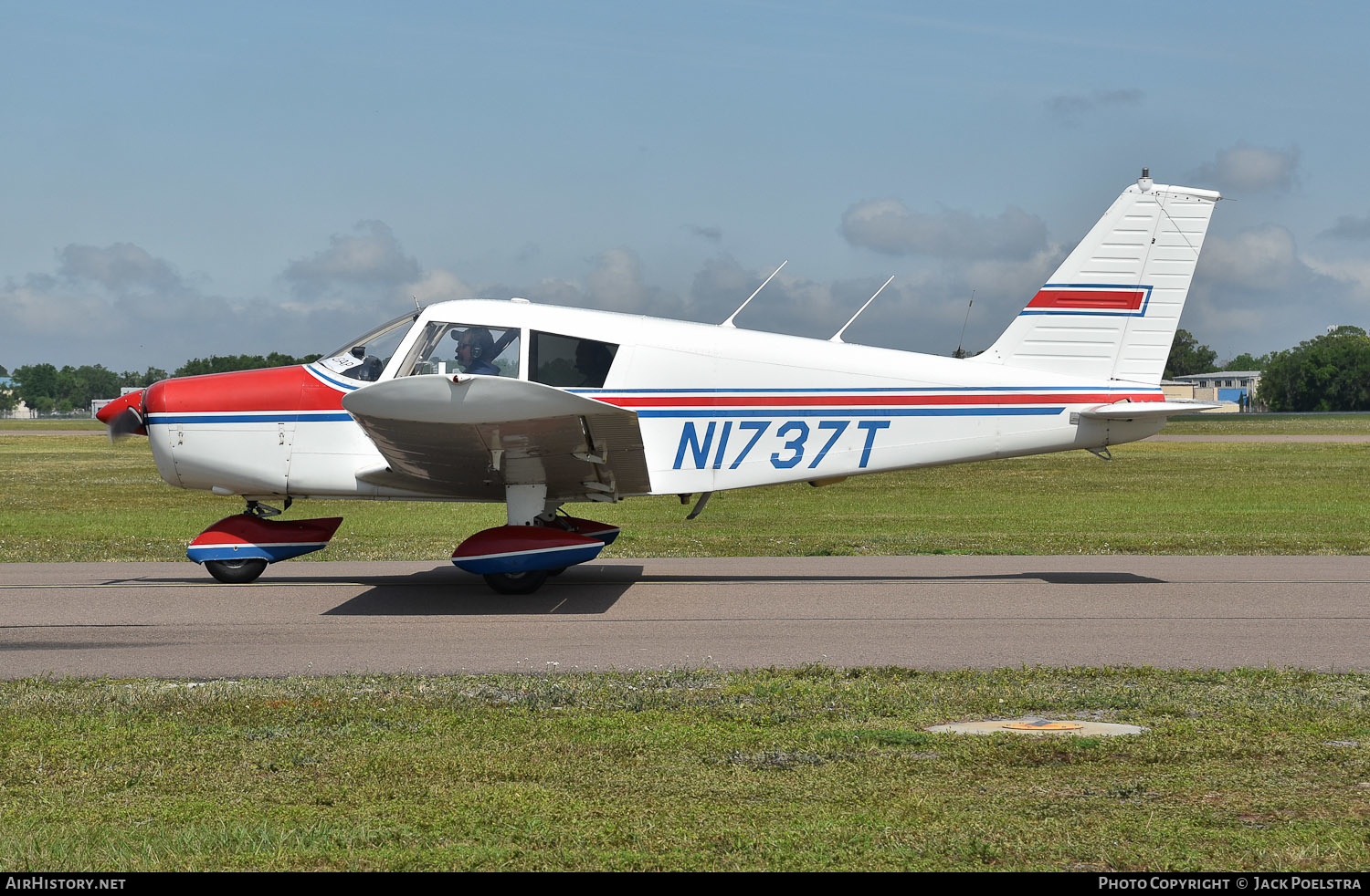 Piper Cherokee PA-28-140 N1737T