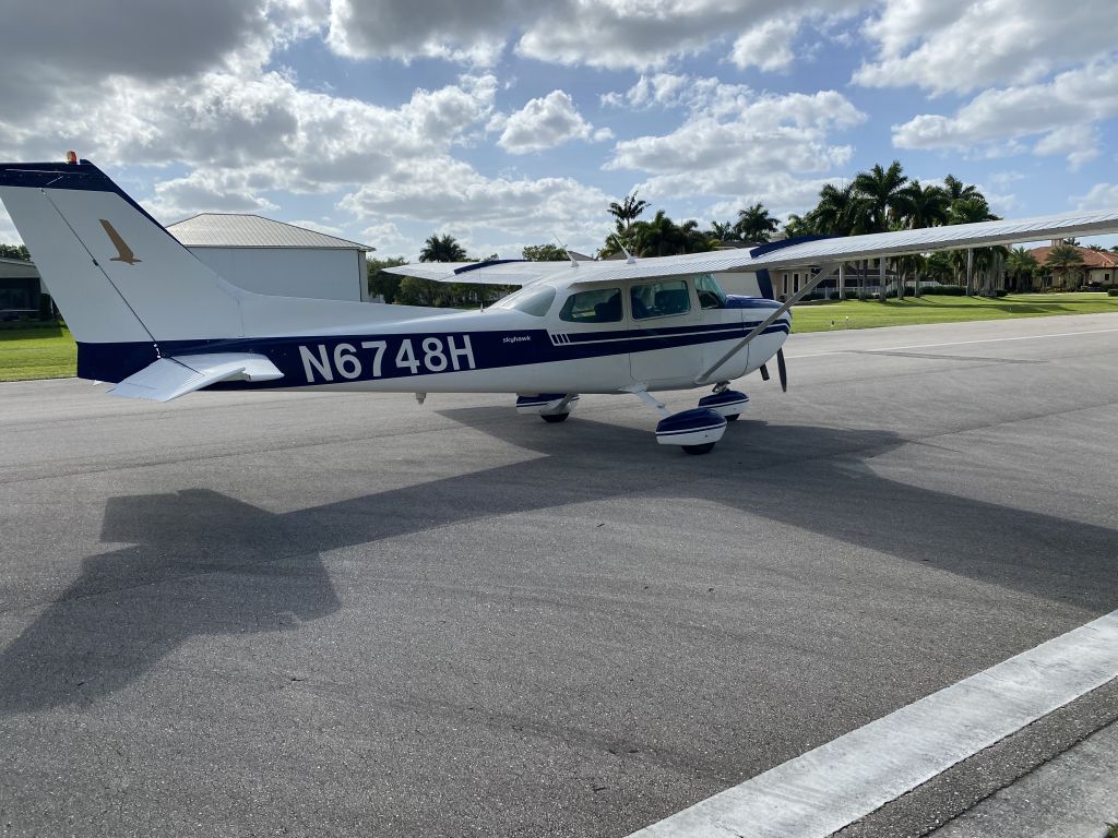 Cessna 172M N6748H