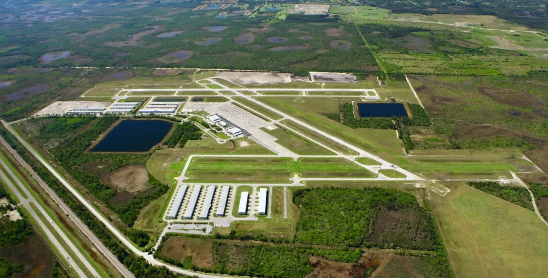 Palm Beach Flight Club aircraft on the ramp at F45